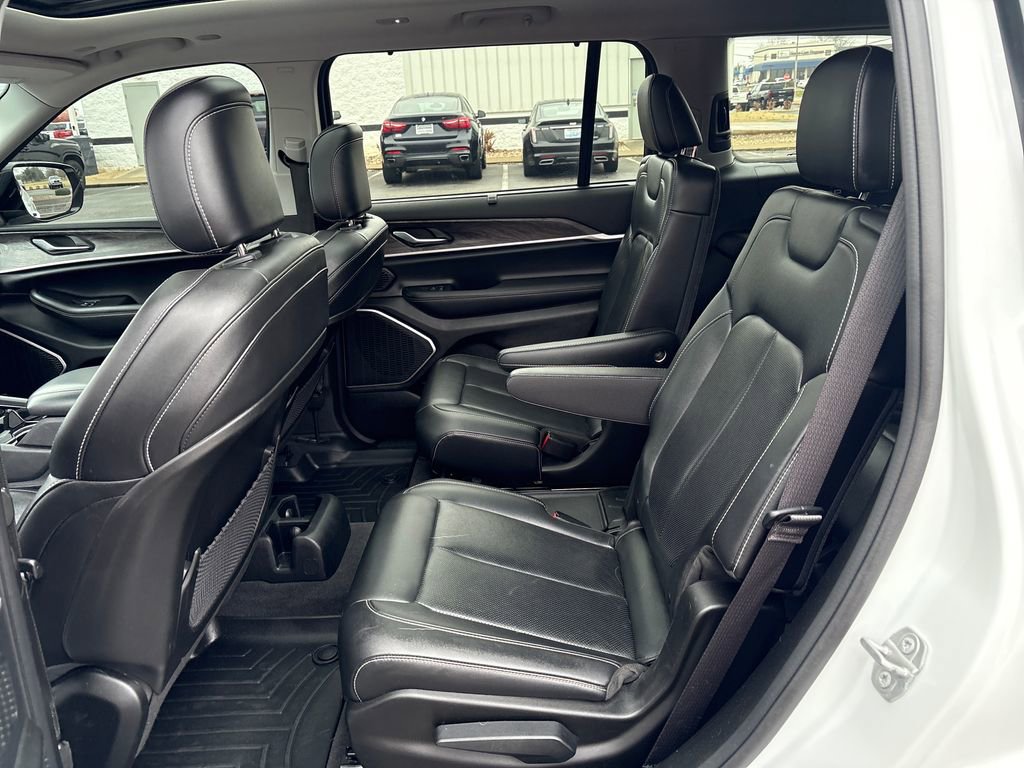 Used 2022 Jeep Grand Cherokee L Limited w/ Luxury Tech Group II image 15