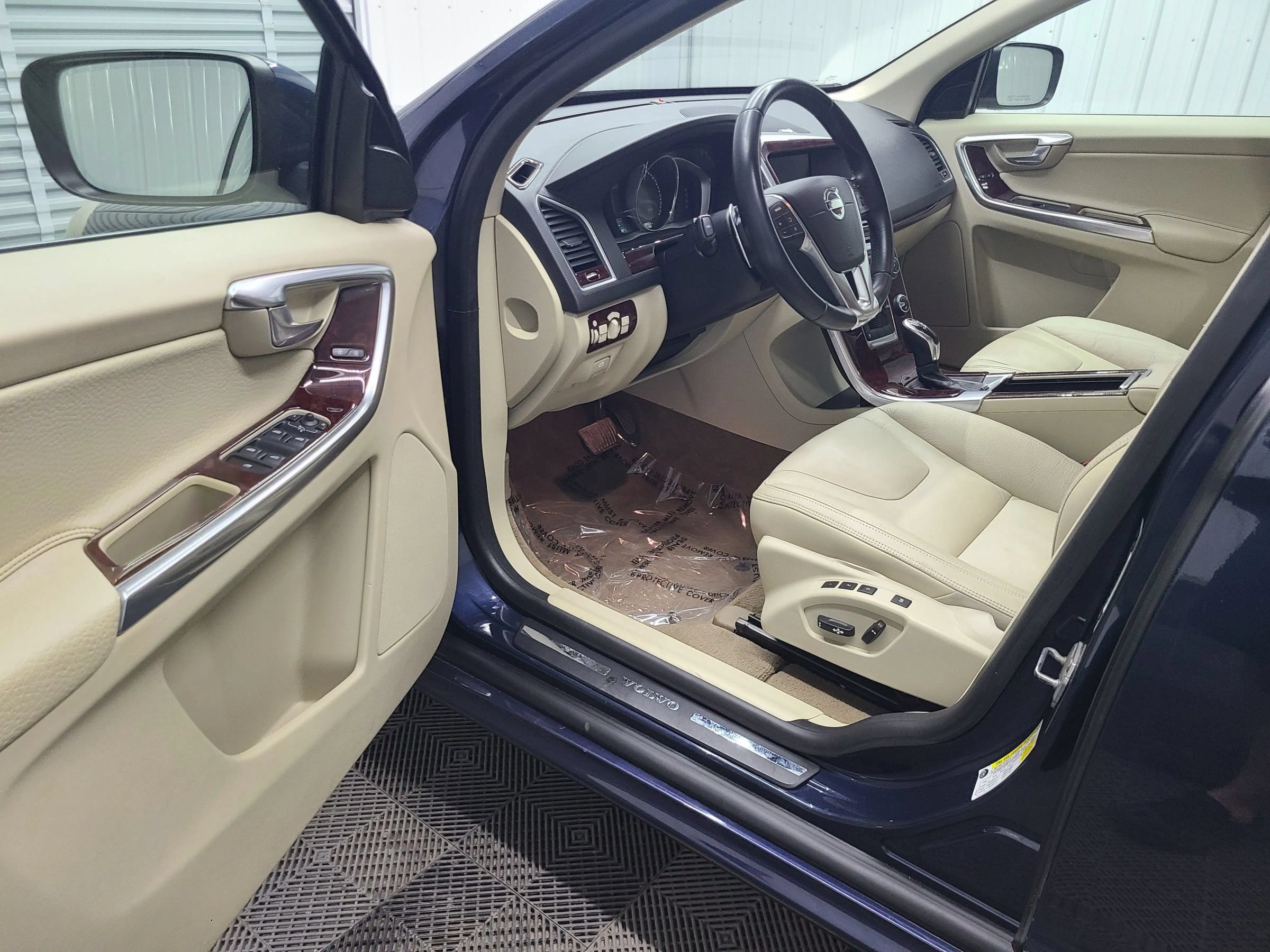 Used 2014 Volvo XC60 T6 AWD/4WD image 21
