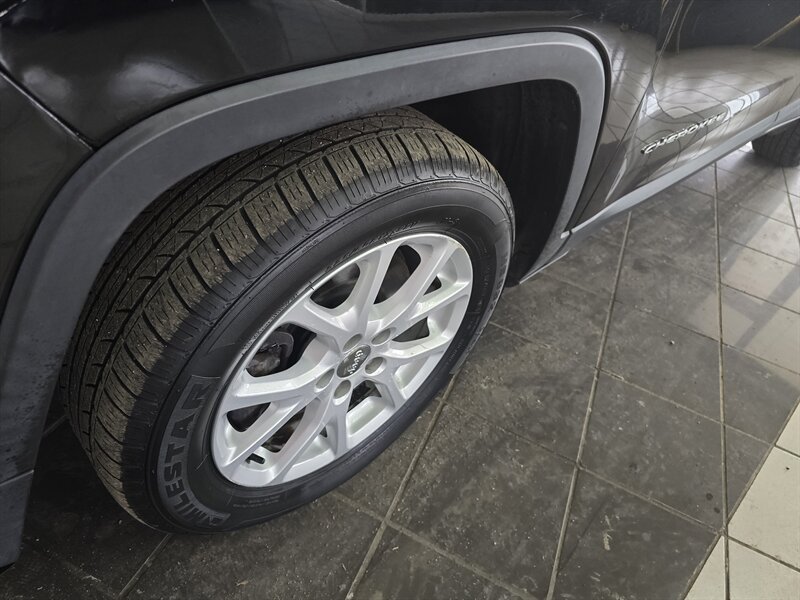 Used 2016 Jeep Cherokee Sport FWD image 31