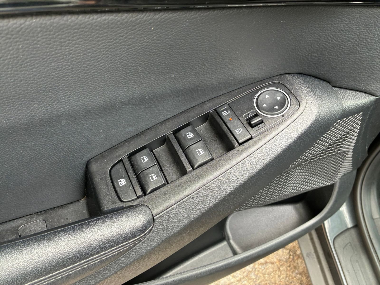 Used 2025 Kia Seltos S image 18