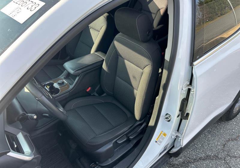 Used 2023 GMC Acadia SLE image 4