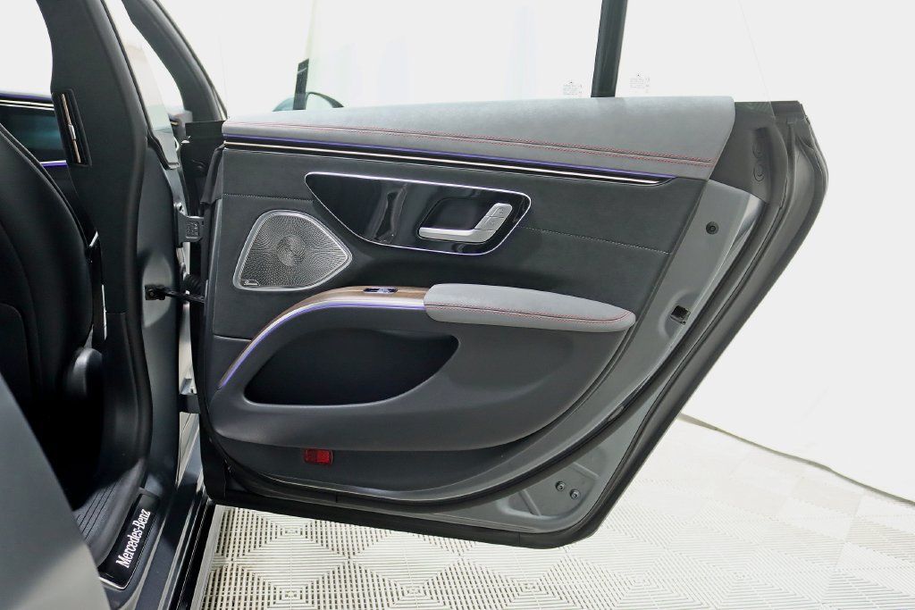 Used 2023 Mercedes-Benz EQS 580 4MATIC Sedan image 38