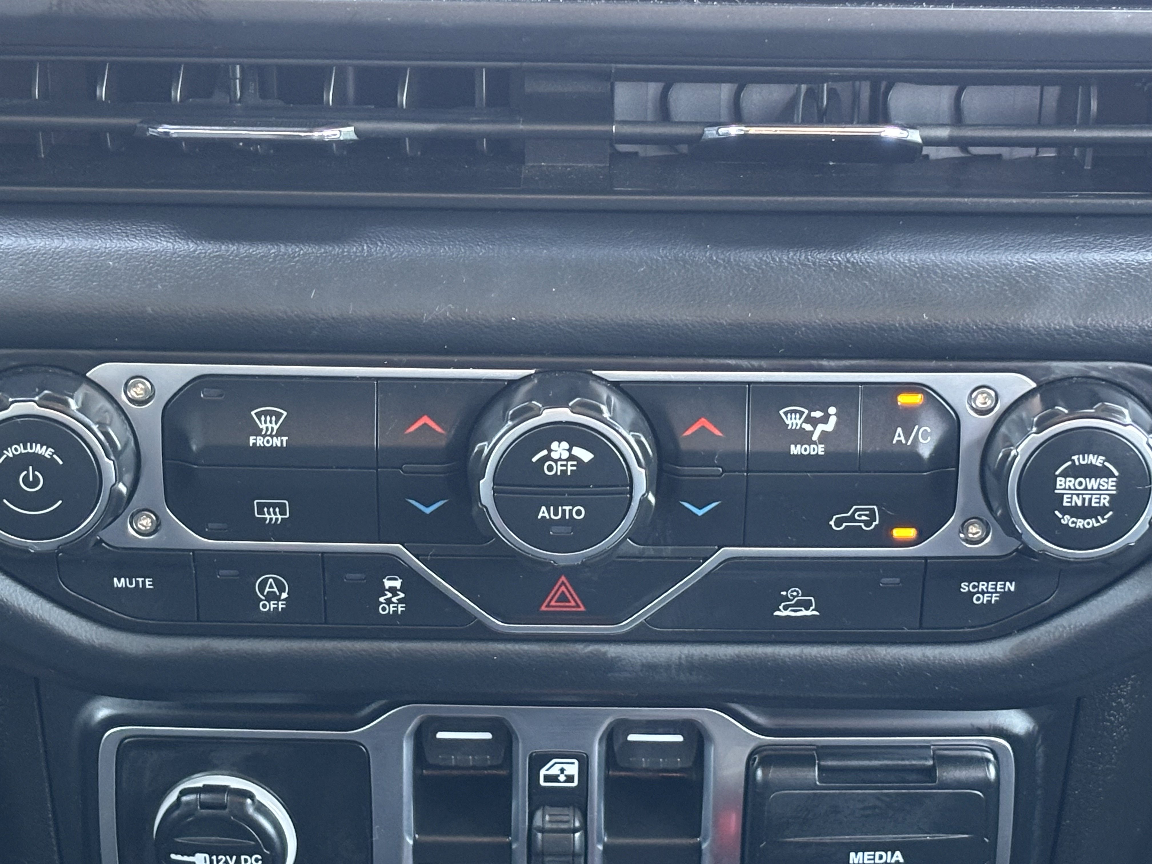 Used 2026 Jeep Gladiator Mojave AWD/4WD image 24