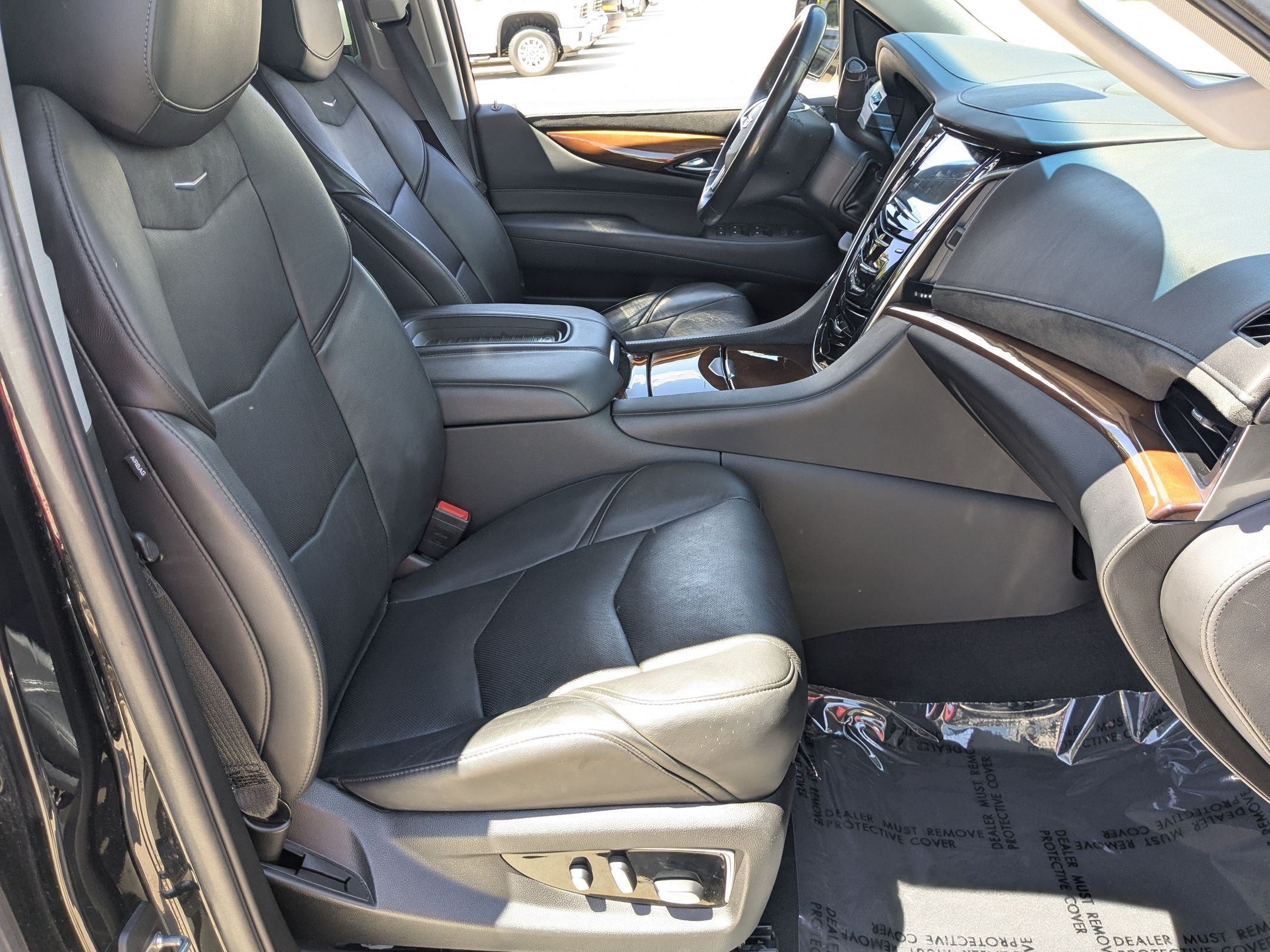 Used 2019 Cadillac Escalade Luxury AWD/4WD image 29