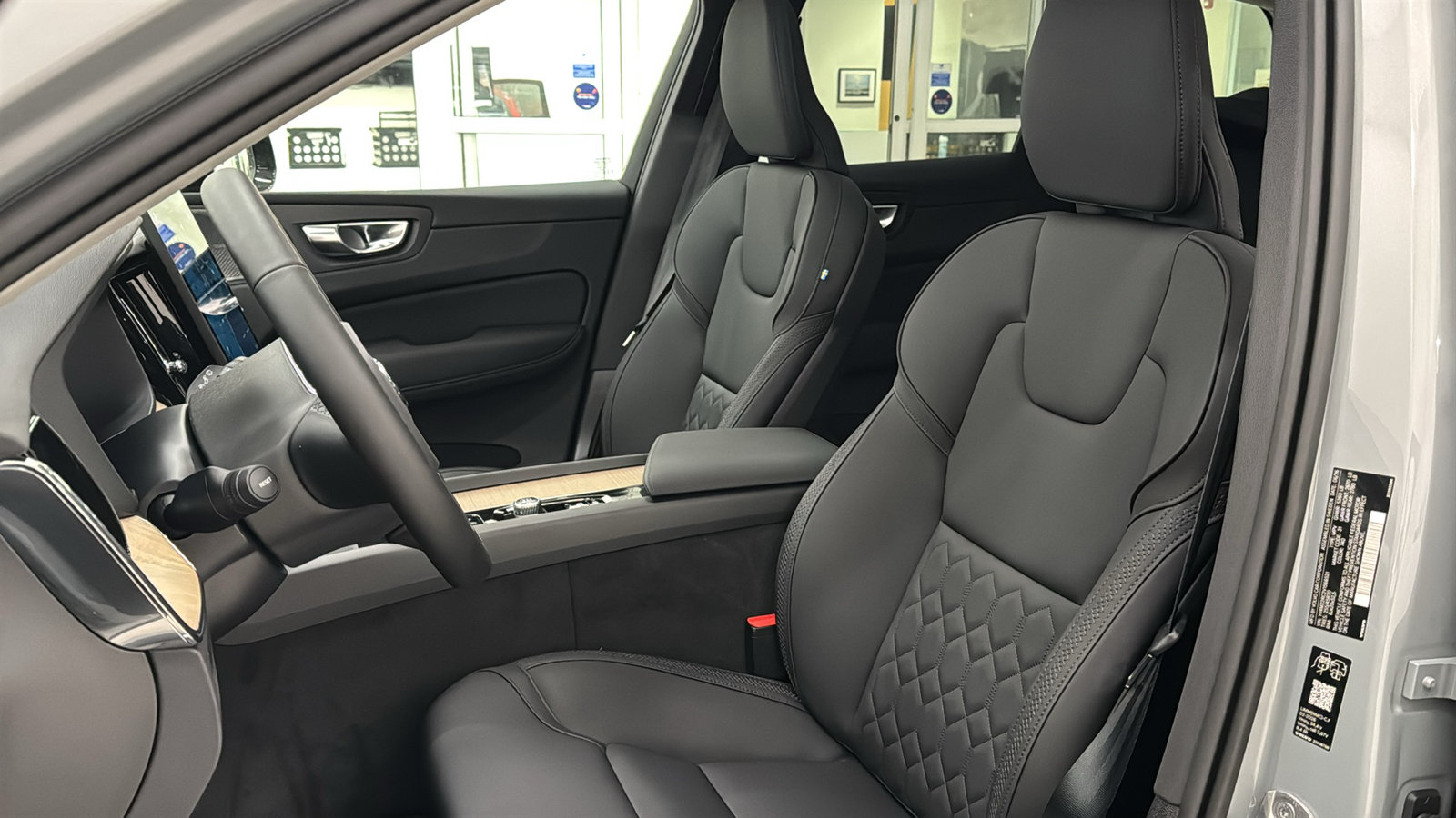 New 2027 Volvo XC60 B5 Plus AWD/4WD image 23