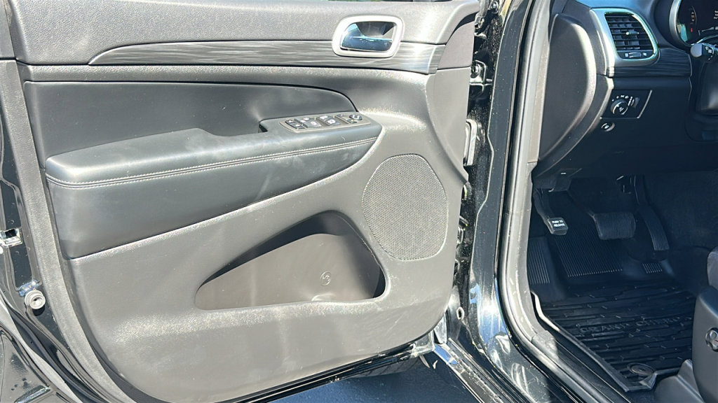 Used 2021 Jeep Grand Cherokee Laredo X image 23