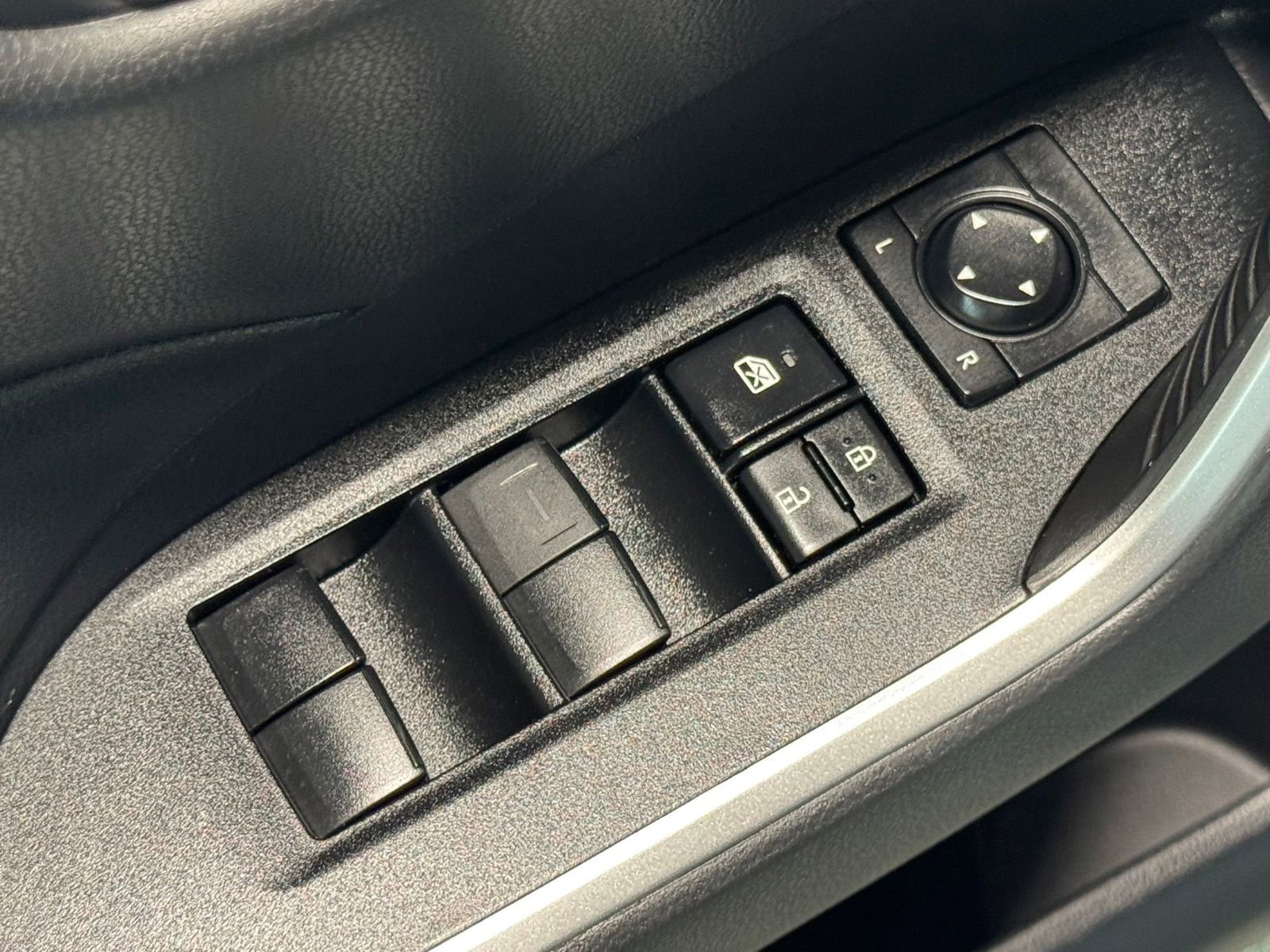 Used 2021 Toyota RAV4 XLE image 30