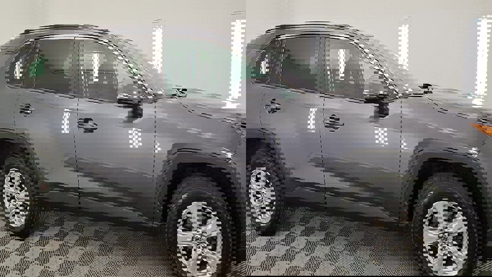 Used 2020 Toyota RAV4 XLE image 6