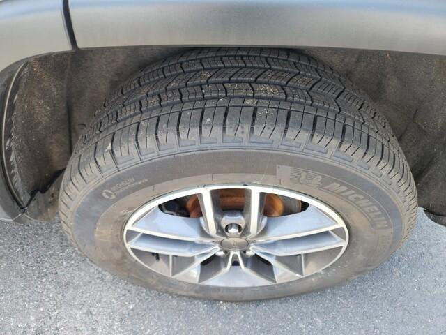 Used 2019 Jeep Grand Cherokee Limited AWD/4WD image 21