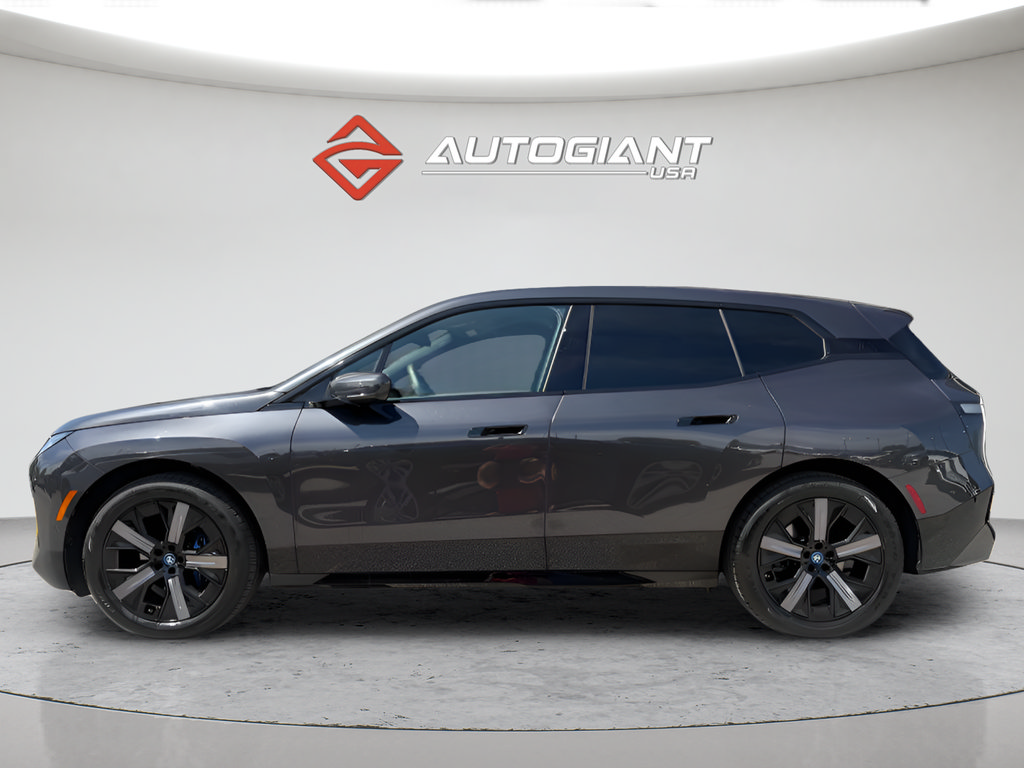 Used 2024 BMW iX xDrive50 w/ Sport Package AWD/4WD image 6