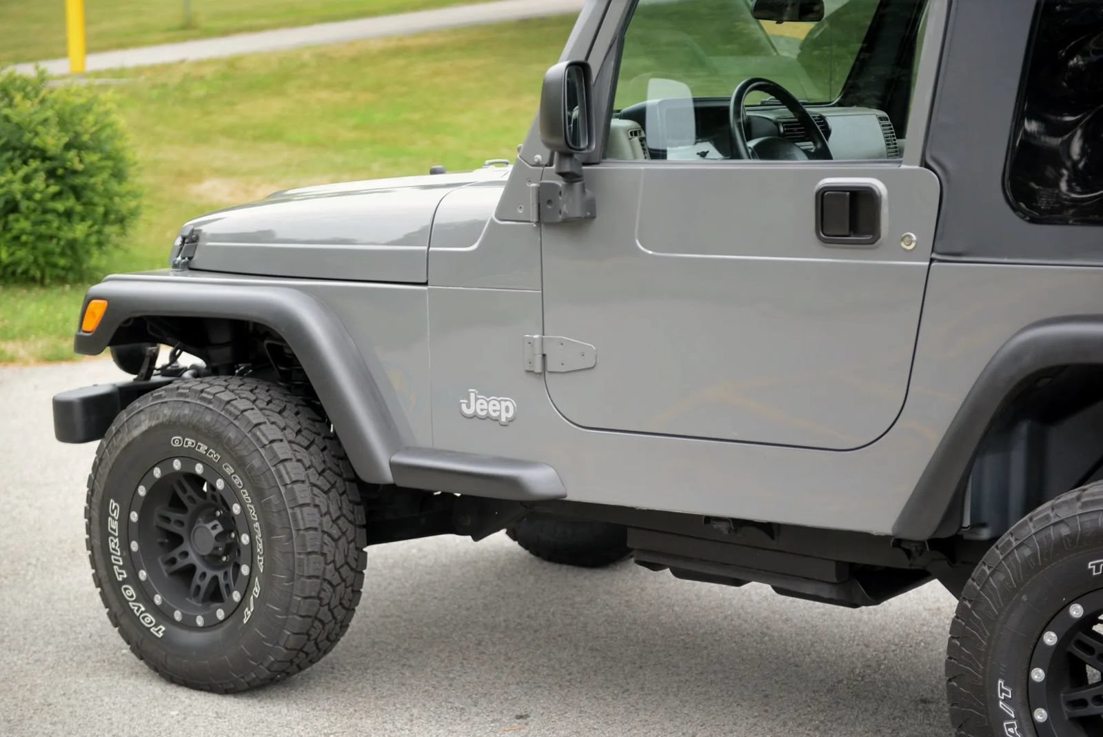Used 2004 Jeep Wrangler 4WD w/ 30" Tire & Wheel Group image 21
