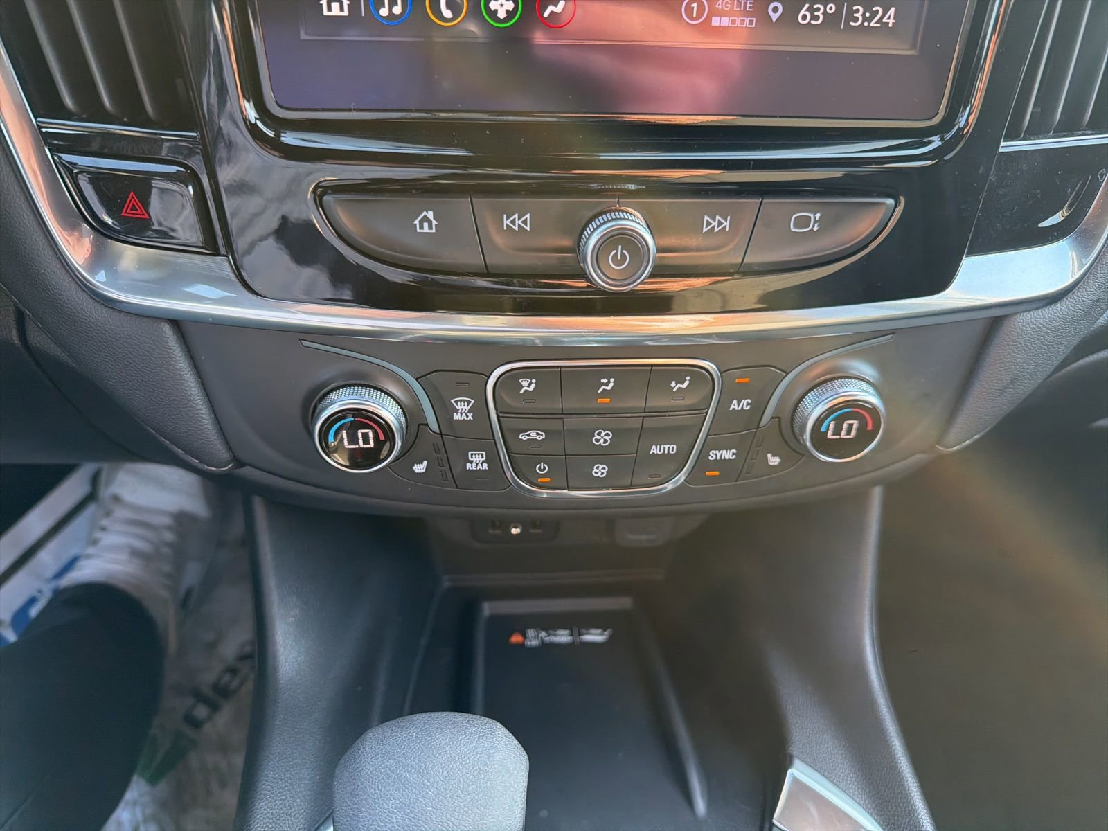 Used 2023 Chevrolet Traverse LT image 15