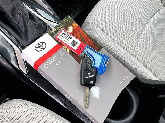 Certified 2021 Toyota Corolla LE FWD image 28