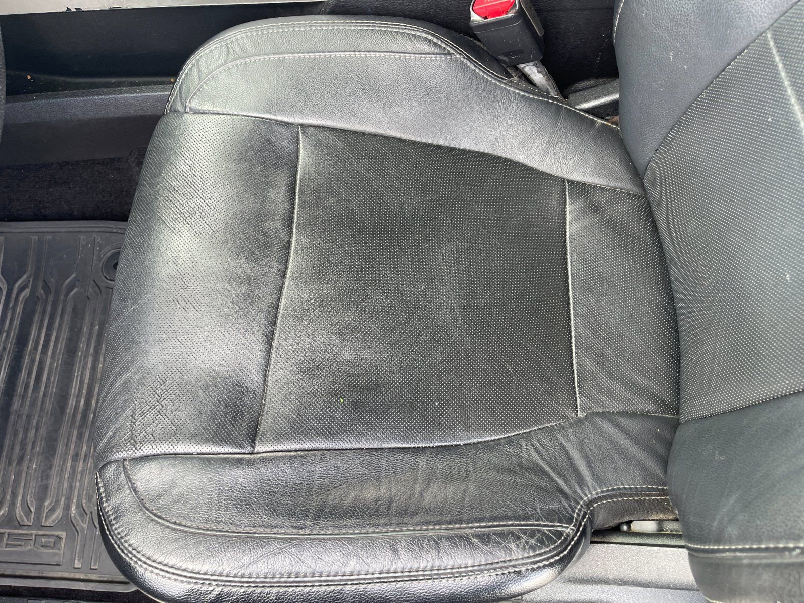 Used 2015 Ford F150 Lariat image 29