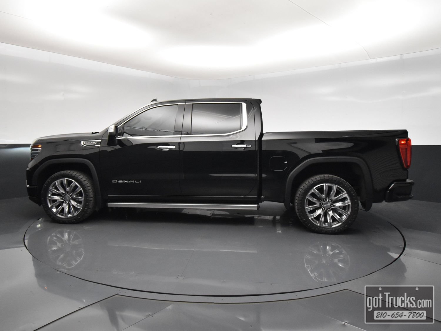 Used 2023 GMC Sierra 1500 Denali w/ Denali Reserve Package AWD/4WD image 3