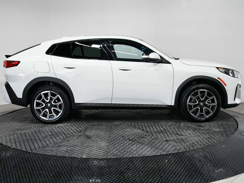 Used 2026 BMW X2 xDrive28i AWD/4WD image 5