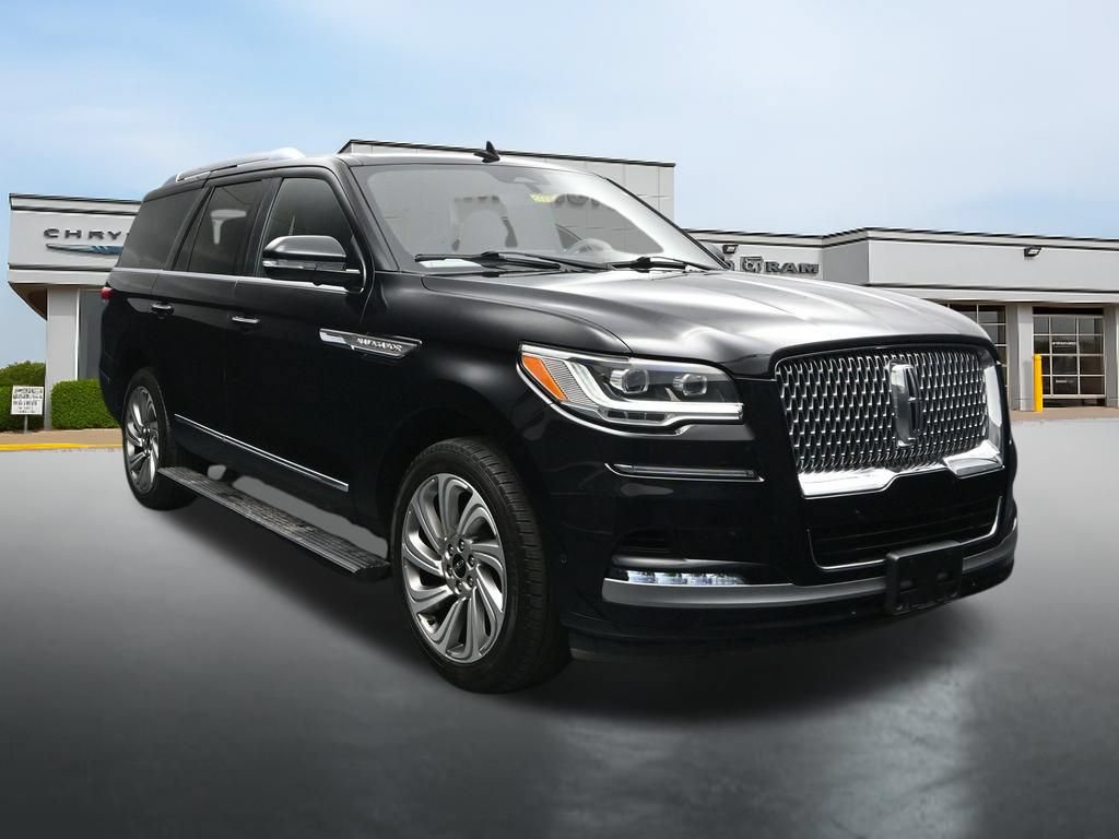 Used 2023 Lincoln Navigator Reserve AWD/4WD image 7