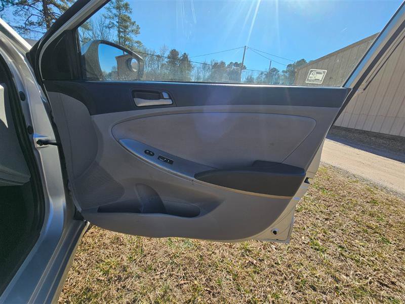 Used 2016 Hyundai Accent SE image 20