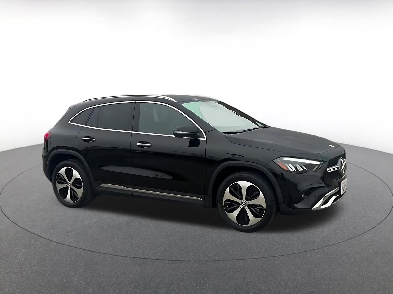Used 2025 Mercedes-Benz GLA 250 4MATIC image 2