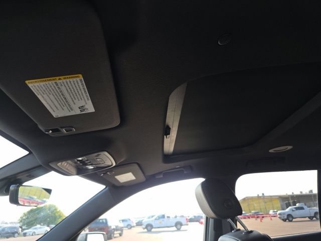 Used 2023 Chevrolet Traverse LT w/ LT Premium Package AWD/4WD image 14