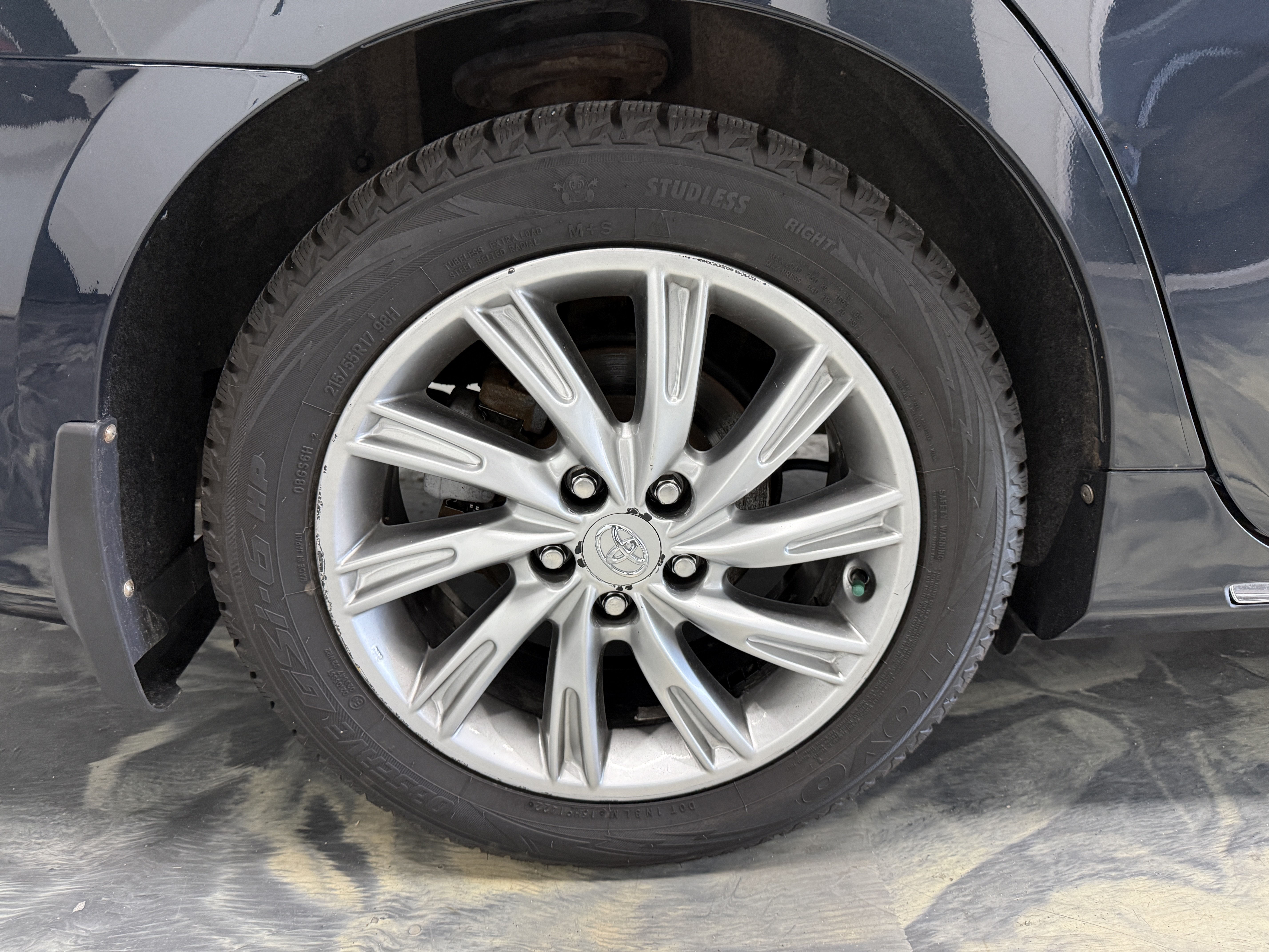 Used 2013 Toyota Camry LE FWD image 25