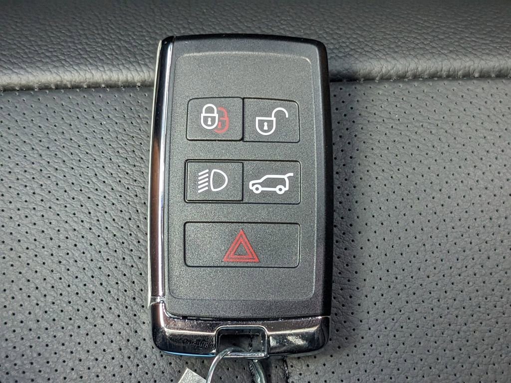 New 2026 Land Rover Range Rover Velar Dynamic SE image 31