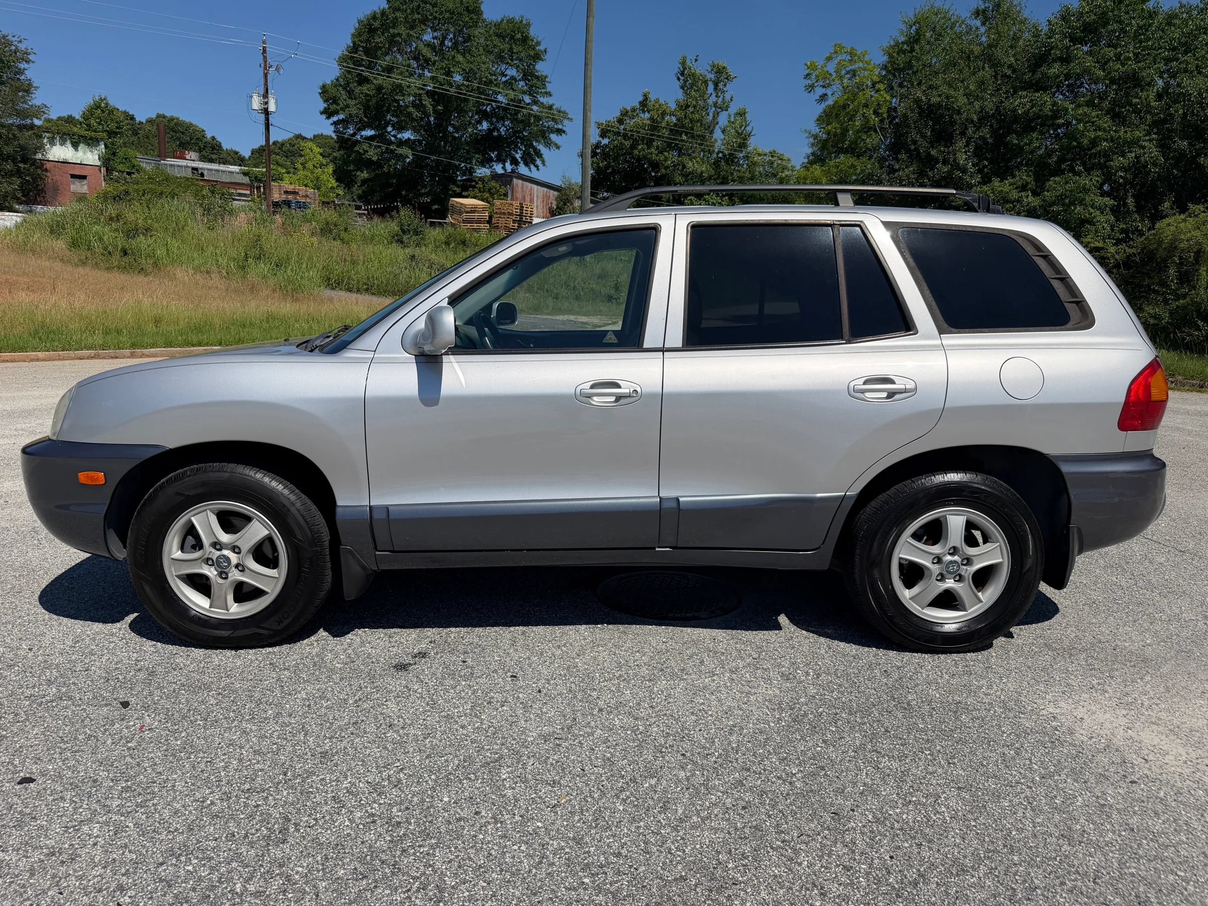 Used 2003 Hyundai Santa Fe GLS FWD image 2