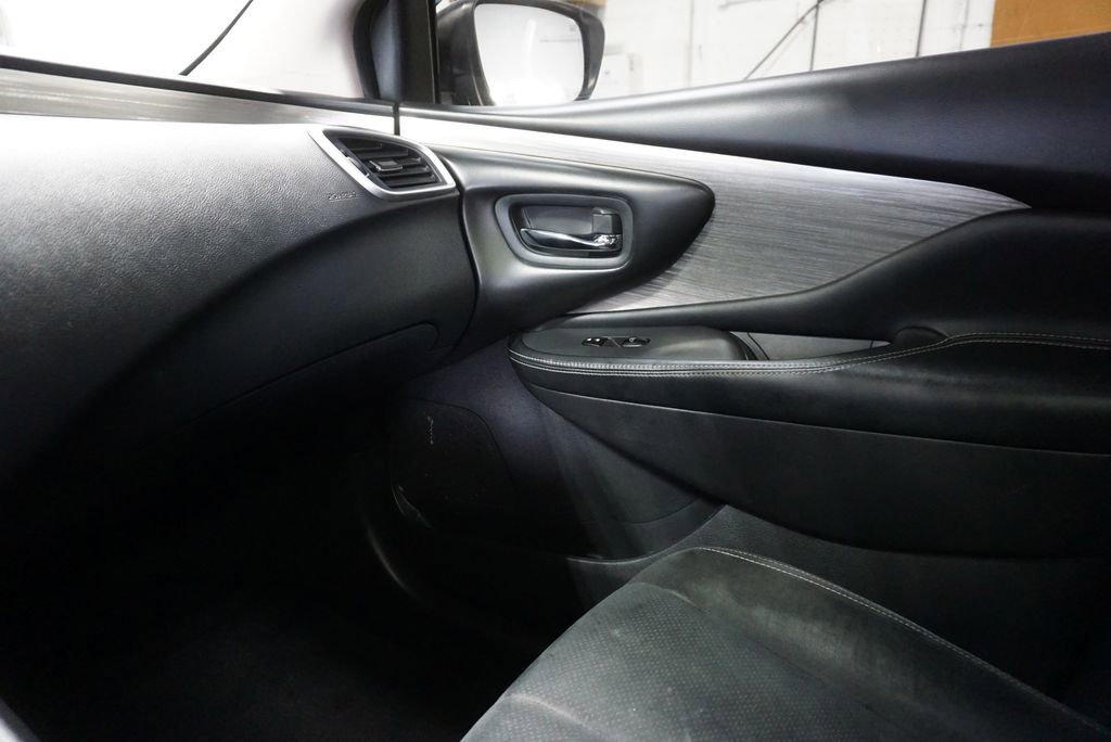 Used 2017 Nissan Murano SV image 29