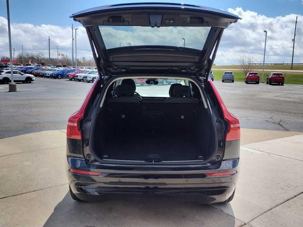 Used 2023 Volvo XC60 B5 Core AWD/4WD image 16