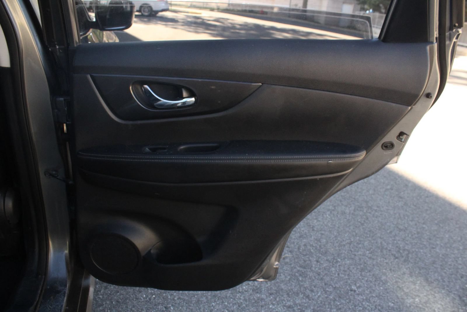 Used 2017 Nissan Rogue S w/ S Appearance Package FWD image 23