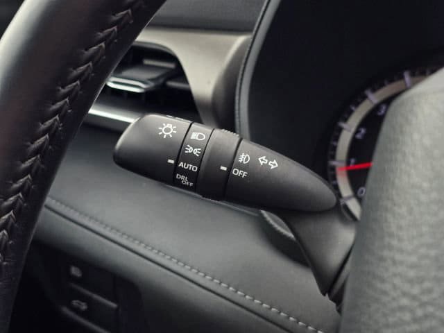 Used 2022 Toyota Highlander LE AWD/4WD image 29