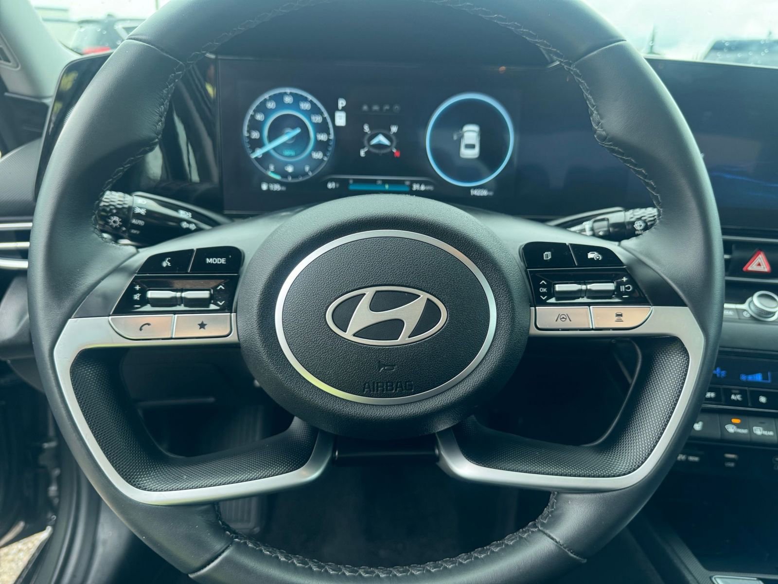 Used 2025 Hyundai Elantra SEL image 28