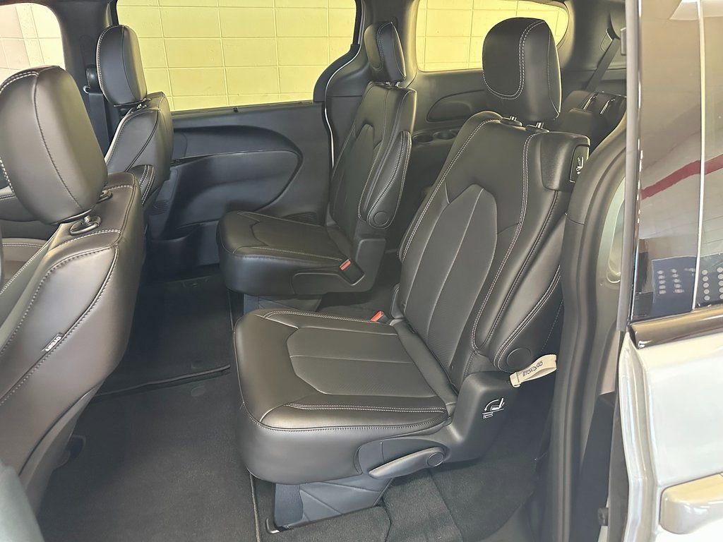 New 2026 Chrysler Pacifica Select w/ S Appearance Package image 37