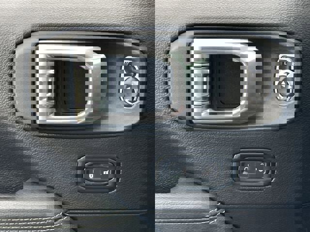 Used 2022 Jeep Wrangler Unlimited Sahara image 25