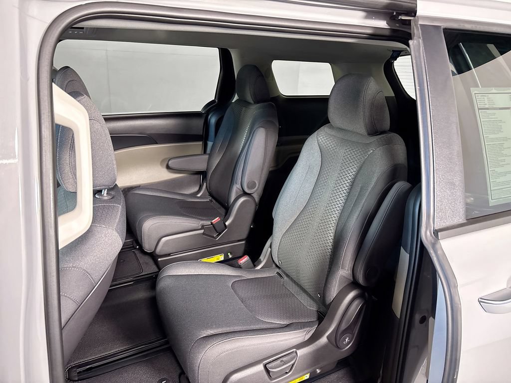 New 2027 Kia Carnival LX FWD image 19