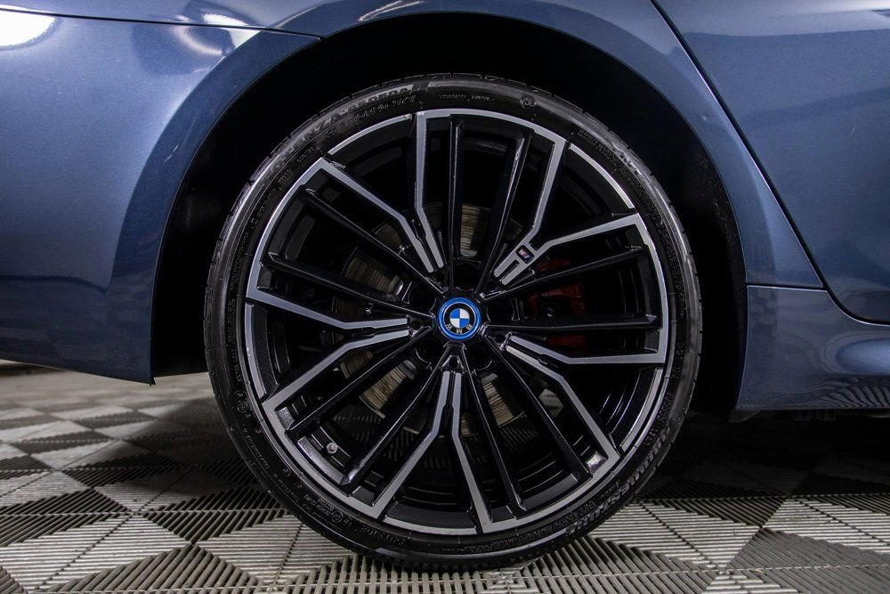 Used 2023 BMW 530e w/ M Sport Package image 41