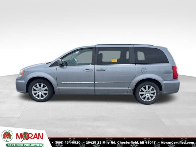Used 2013 Chrysler Town & Country Touring image 2
