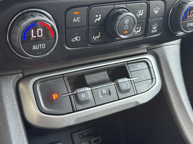 Used 2023 GMC Acadia SLT FWD image 16