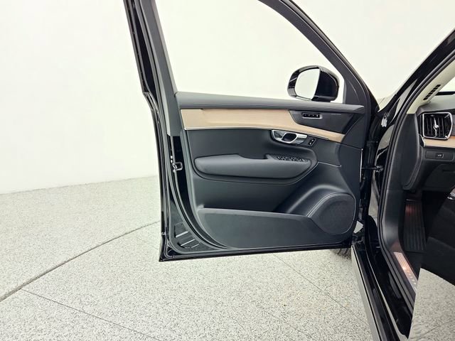 New 2026 Volvo XC90 B6 Plus w/ Protection Package Premier image 23