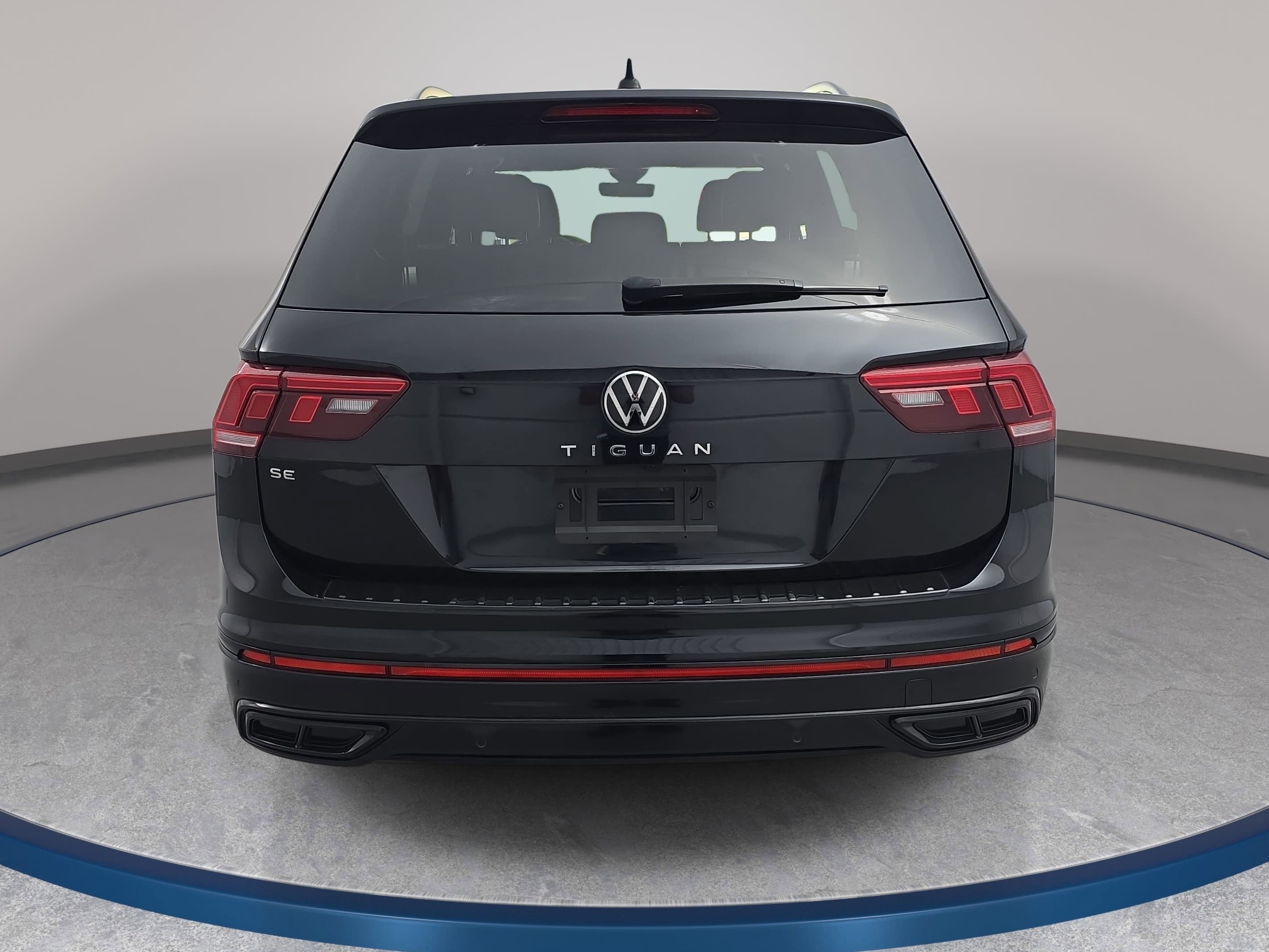 Certified 2024 Volkswagen Tiguan SE R-Line image 6
