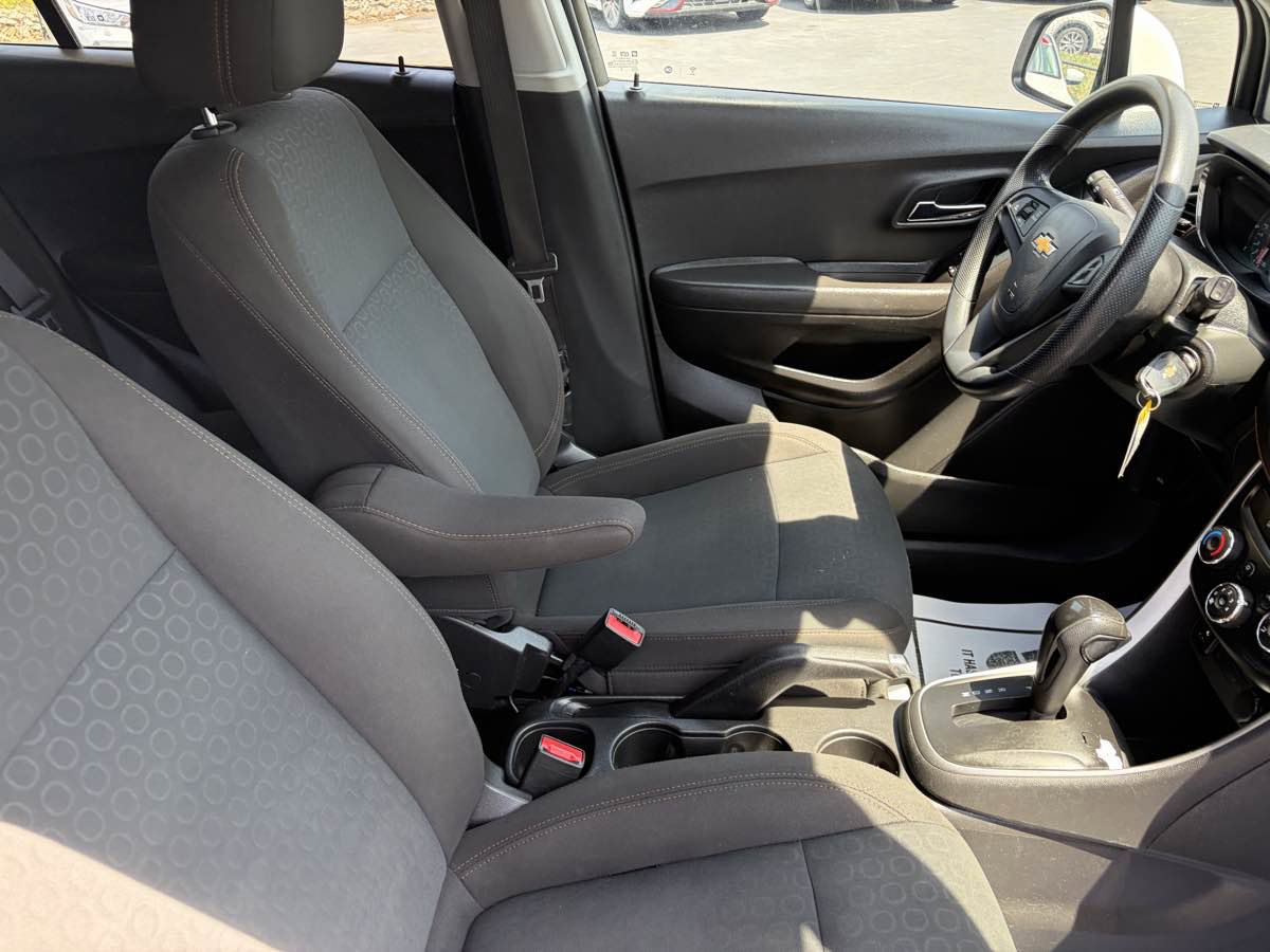 Used 2020 Chevrolet Trax LS w/ Tint and Cruise Package FWD image 26