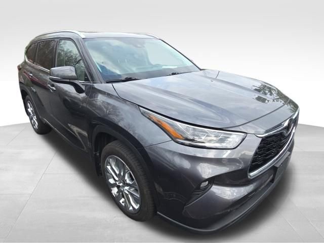 Used 2020 Toyota Highlander Limited image 9