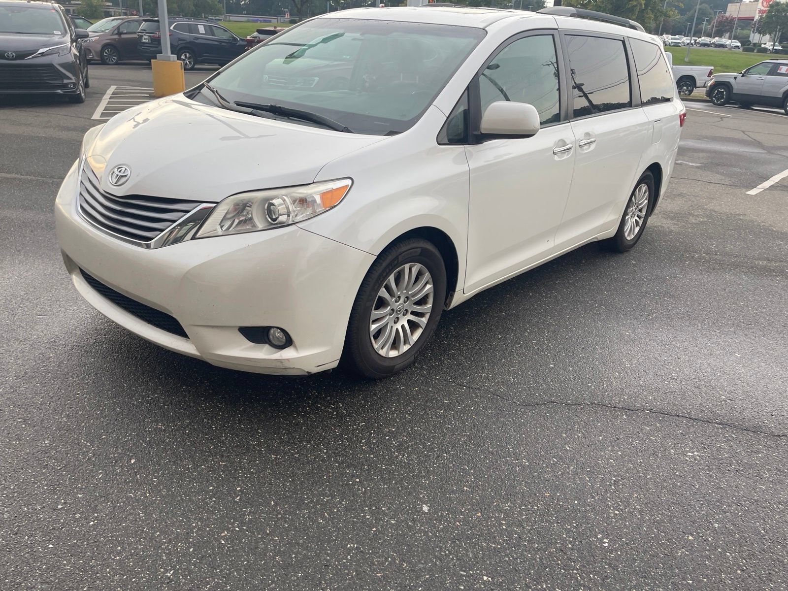 Used 2016 Toyota Sienna XLE FWD image 14
