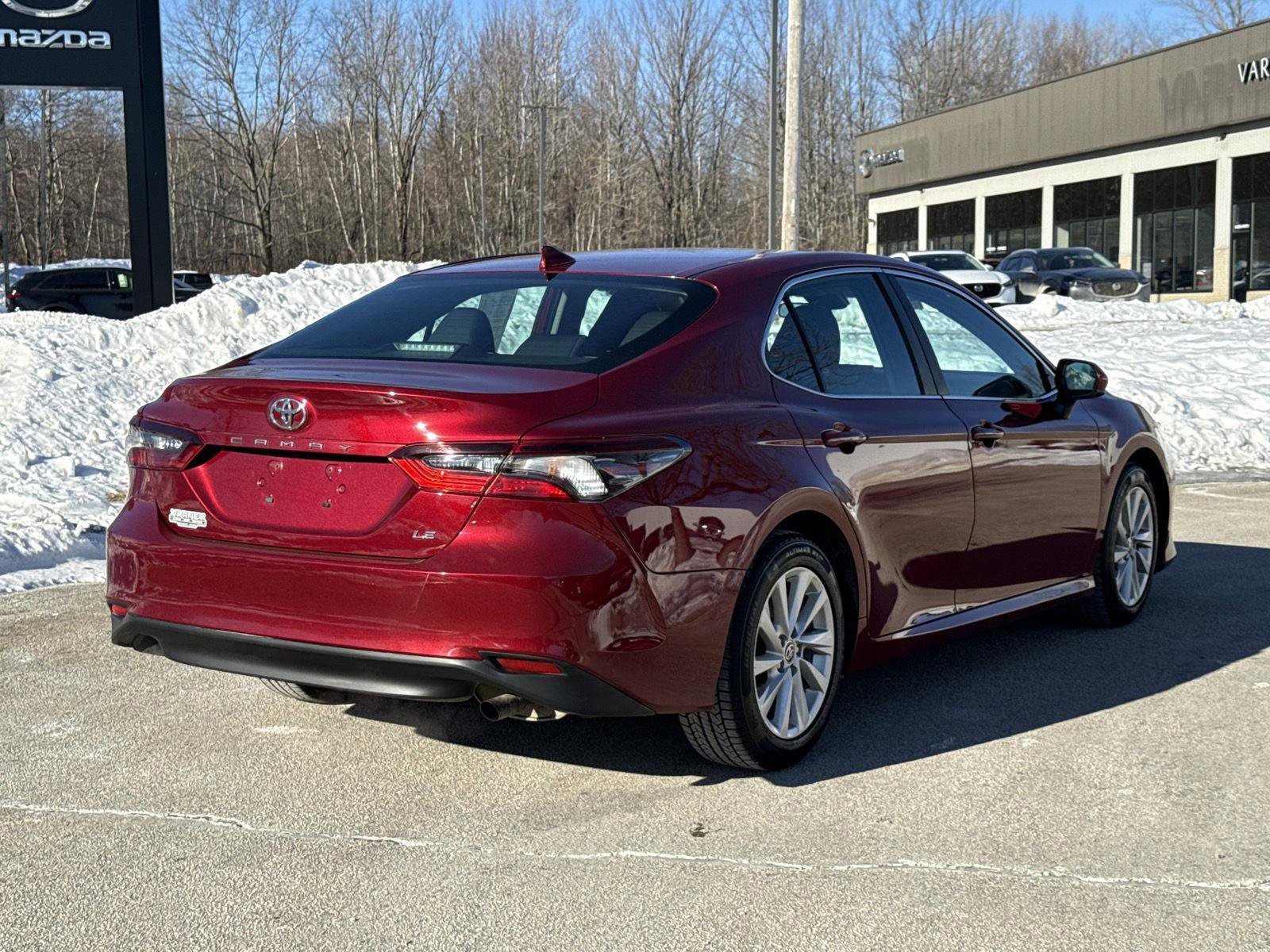 Used 2022 Toyota Camry LE image 7