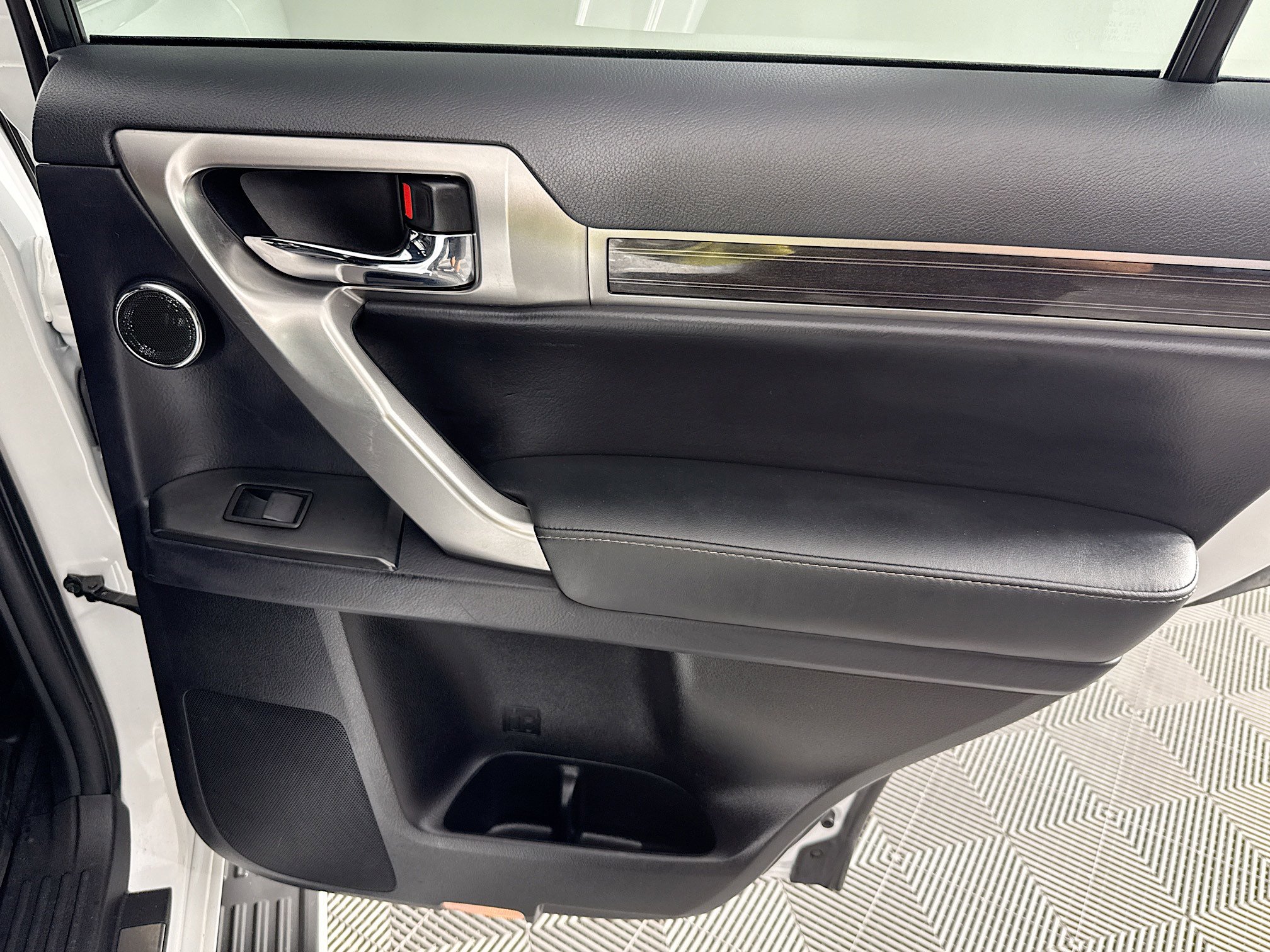 Used 2022 Lexus GX 460 Premium w/ Accessory Package image 27