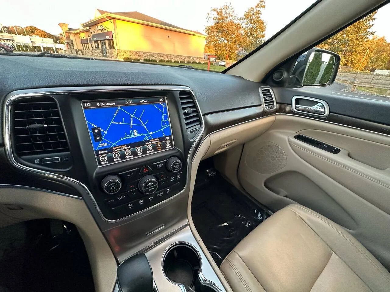 Used 2018 Jeep Grand Cherokee Limited image 16
