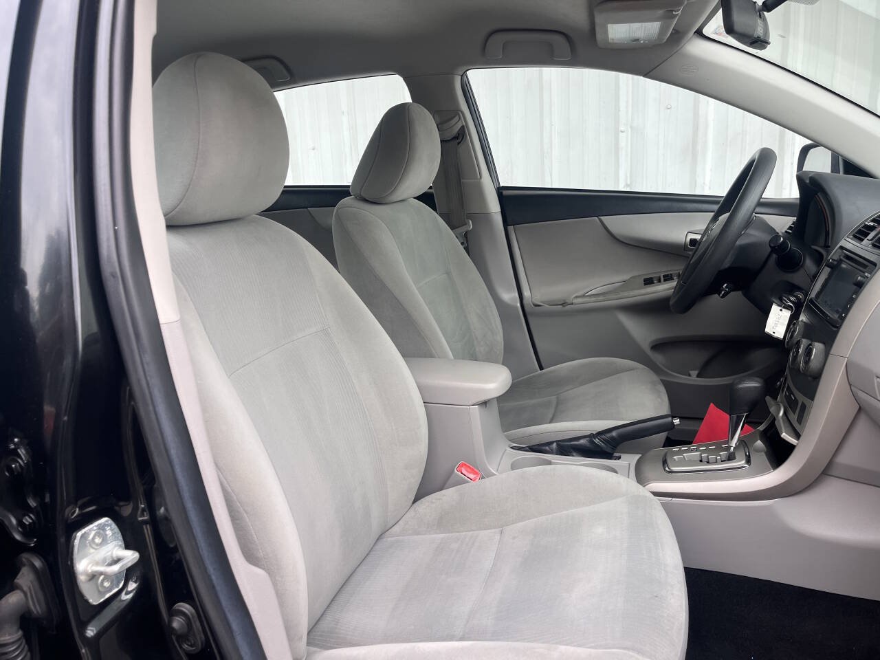 Used 2013 Toyota Corolla LE FWD image 17