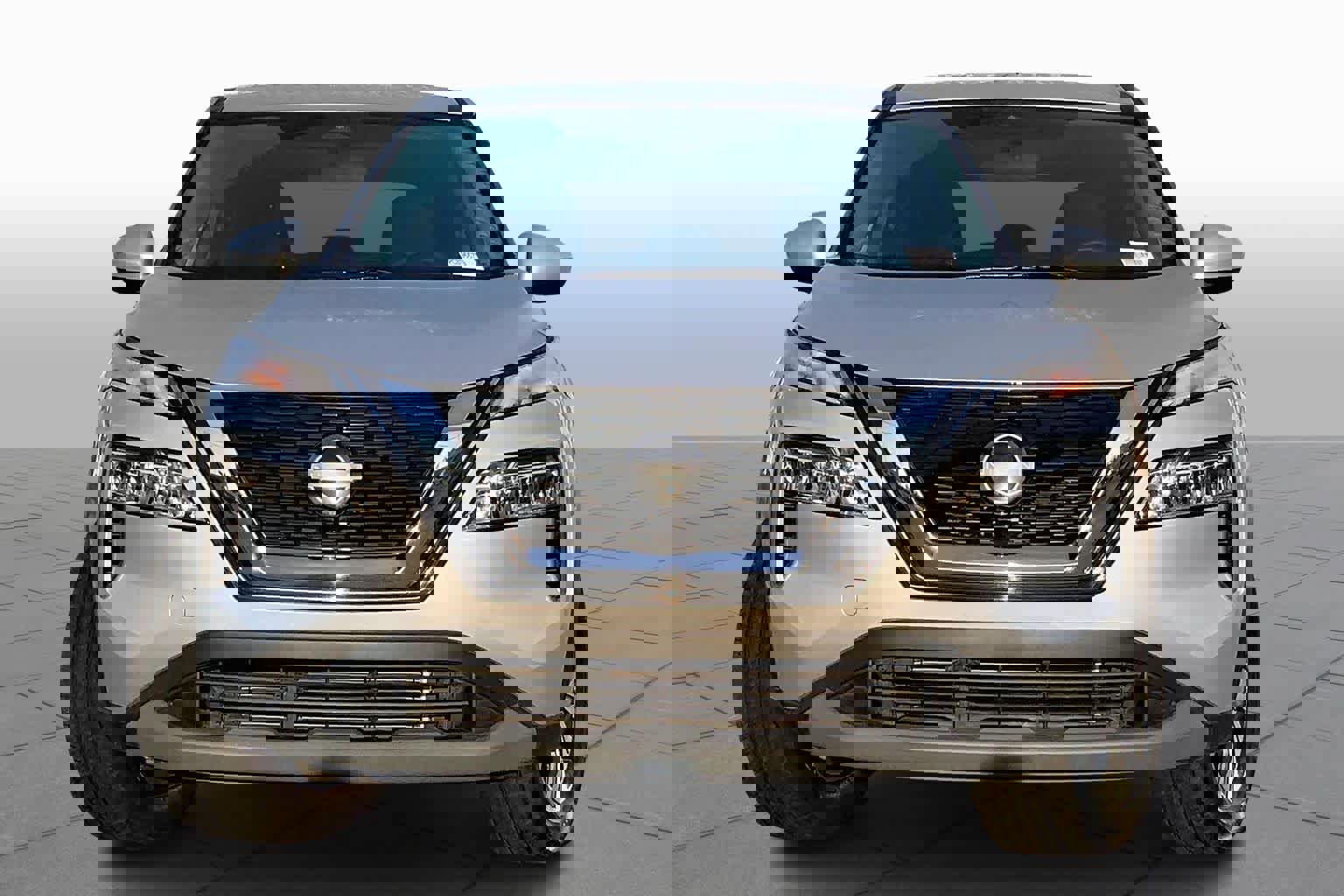 Used 2023 Nissan Rogue SV image 4