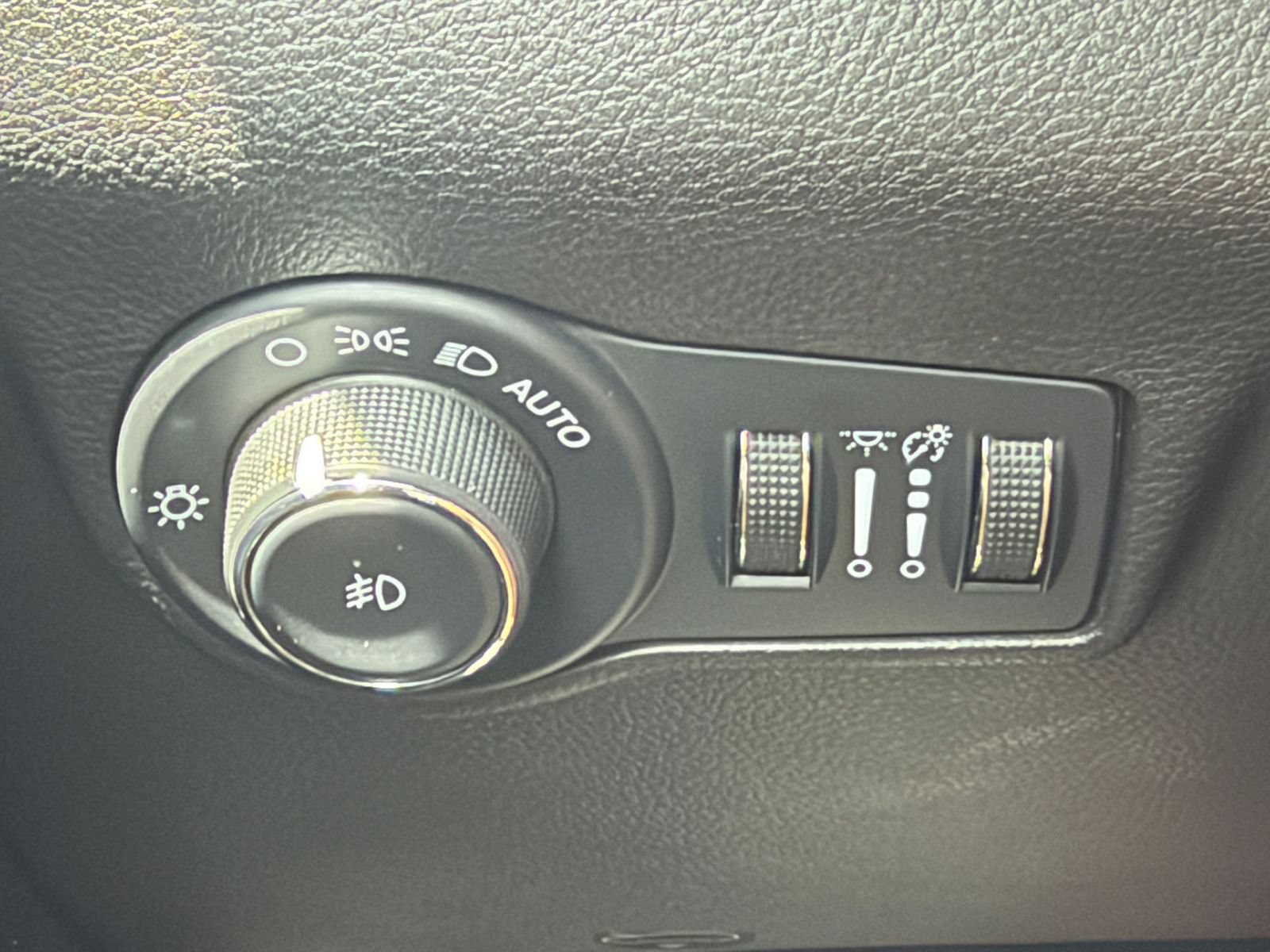 Used 2025 Jeep Compass Limited AWD/4WD image 34