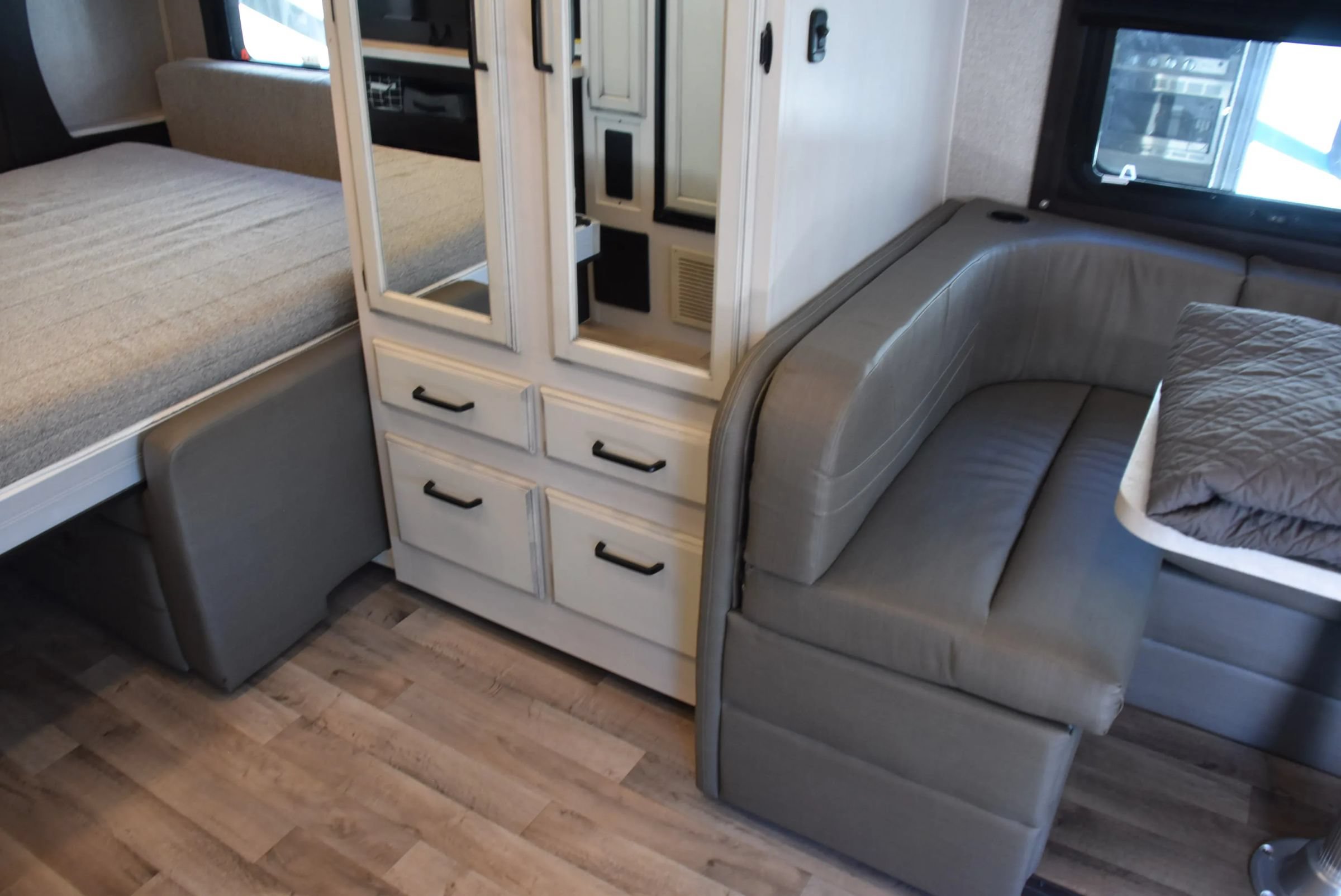 Used 2021 Ford E-450 and Econoline 450 Super Duty w/ Motorhome Prep Package RWD image 36